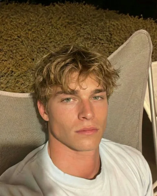 AI Boyfriend chat profile Nastia AI character Noah